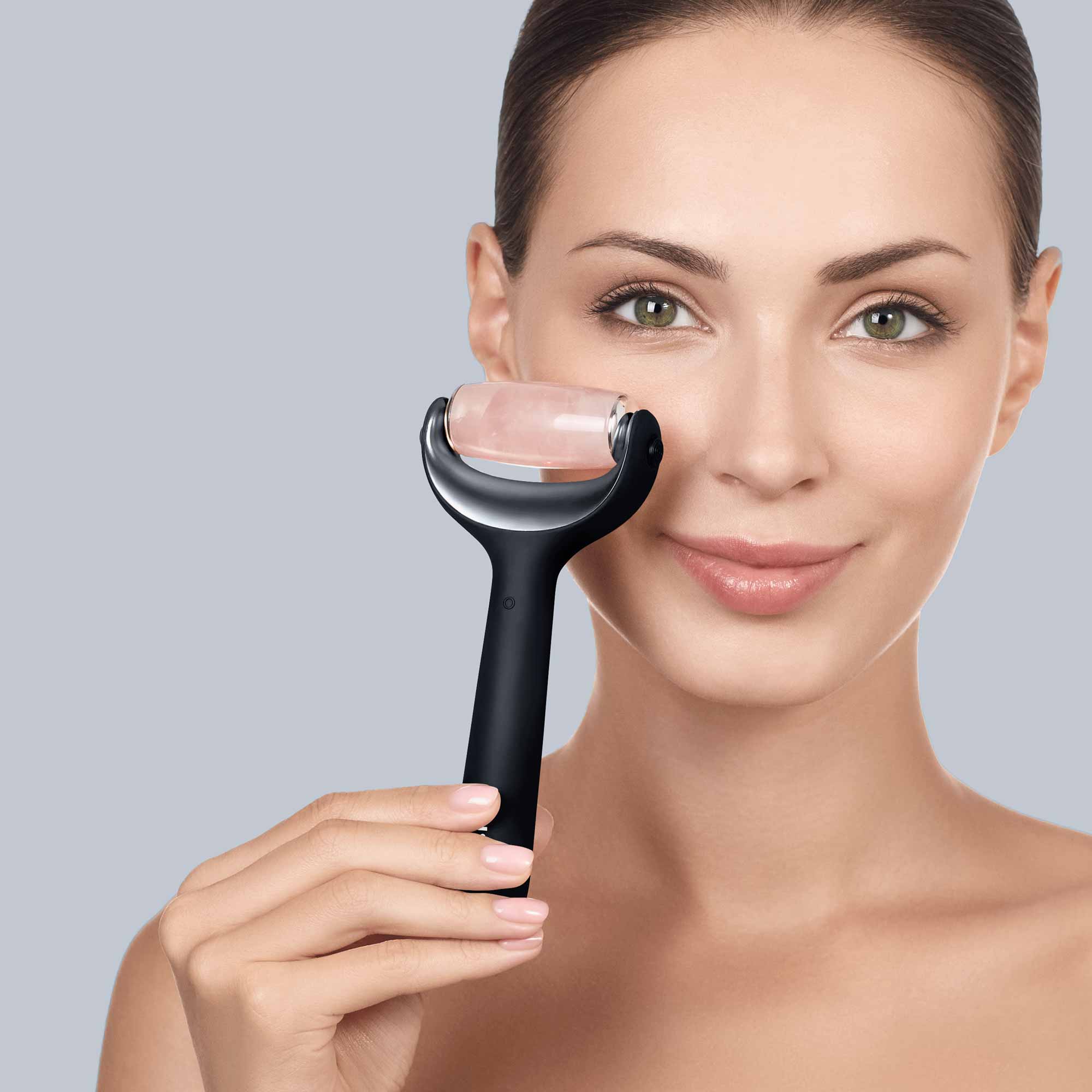 Rodillo facial y corporal con microagujas 9 en 1, color negro